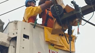 PLN PDKB UP3 Banjarmasin Tuntaskan Pemeliharaan Tanpa Padam di Jalur Vital Kota