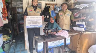 YBM PLN UP3 Banjarmasin Dukung Perempuan Tangguh Lewat Bantuan Usaha Jahit