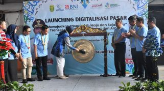 Banjarmasin Resmi Terapkan Digitalisasi Retribusi Pasar dengan TapCash dan QRIS