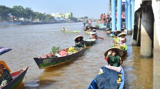 Lomba Kayak Berpasangan Warnai Semarak Hari Jadi Kota Banjarmasin ke-499