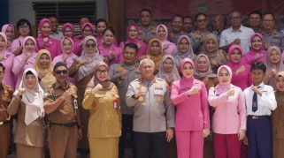 Makan Siang Bareng Siswa, Kapolda dan Wali Kota Banjarbaru Tunjukkan Komitmen Jaga Gizi Anak Sekolah