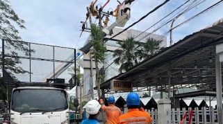 PLN UP3 Banjarmasin Tunjukkan Profesionalisme Lewat Pemeliharaan Jaringan Tanpa Padam
