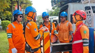 Tanpa Padam, Tetap Terang: Aksi Cerdas Tim PDKB PLN UP3 Banjarmasin Jaga Keandalan Listrik di Titik Strategis Tanah Laut