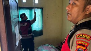 Dapat Laporan di Aplikasi Cangkal, Personel Polres Banjarbaru Bantu Warga Atasi Laba-Laba di Kontrakan