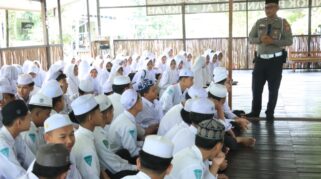 Polresta Banjarmasin Edukasi Safety Riding ke Anak Pondok Pesantren