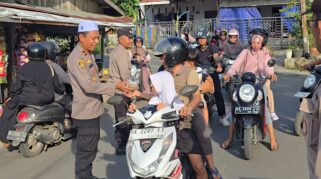 Polsek Paringin Tebar Kepedulian, 100 Paket Takjil Dibagikan ke Masyarakat