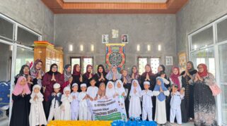 Ramadan Penuh Berkah, Anak-anak TK Nurul Muhibbah Turun ke Jalan Bagikan Takjil Gratis