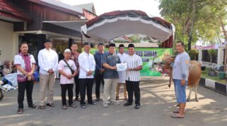 Hindari Kerumunan, Polresta Banjarmasin Bagi Penyaluran Daging Kurban di Beberapa Lokasi