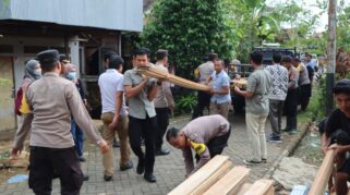 Polres HST Wujudkan Kepedulian Lewat Program Bedah Rumah untuk Warga