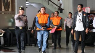 KPK OTT Bupati Kuansing, Dugaan Suap Jabatan Sekda Dibayar dengan Land Cruiser Rp2,05 Miliar