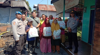 Polsek Banjarmasin Utara Salurkan Bantuan untuk Korban Kebakaran di Alalak Tengah