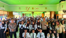Bhabinkamtibmas Polresta Banjarmasin Bekali Siswa Baru dengan Edukasi Hukum dan Karakter