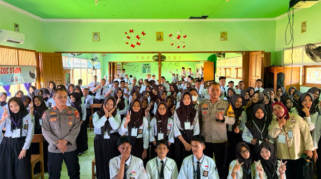 Bhabinkamtibmas Polresta Banjarmasin Bekali Siswa Baru dengan Edukasi Hukum dan Karakter