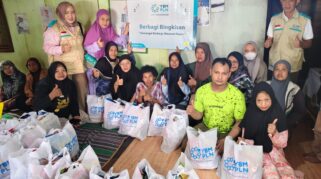 YBM PLN UP3 Banjarmasin Salurkan 85 Paket Sembako untuk Penyandang Disabilitas
