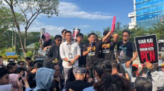 Massa Desak PLN Bertanggung Jawab atas Pemadaman Listrik, Tagih Komitmen Perbaikan hingga Akhir Agustus