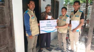 YBM PLN UP3 Banjarmasin Salurkan Apresiasi untuk Marbot dan Guru Ngaji di Momentum Muharram 1448 H