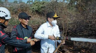 Hasnur Group Serahkan Mesin Pompa Air untuk Perkuat Penanganan Karhutla di Guntung Damar