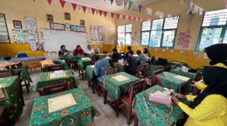 Edukasi K3 Pemilah Sampah: Tim FKIP ULM Tingkatkan Keselamatan Kerja Warga Alalak Tengah