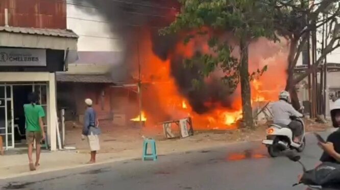 Toko Sparepart di Banjarmasin Terbakar, Diduga Api Berawal dari Pembakaran Barang Bekas
