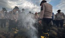 Hemat Air hingga 50 Persen, Polda Kalsel Uji Surfaktan untuk Atasi Karhutla