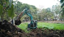 Lebih dari 10 Tahun Tak Dikeruk, Kolam Taman Kamboja Mulai Dibersihkan