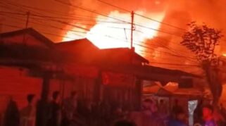 Kebakaran Melanda Pasar Lama Banjarmasin, 14 Kios dan Rumah Pasar Terdampak