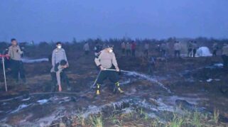 Polda Kalsel Uji Cairan Surfaktan untuk Padamkan Bara di Lahan Gambut