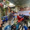 Serius Olah Sampah Plastik, Tim Pengabdian Masyarakat BIMA ULM Serahkan Mesin Peleleh dan Lakukan Uji Coba Pembuatan Paving Block