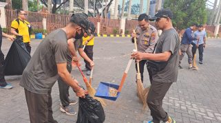 Tiga Pilar Banjarmasin Tengah Bersihkan Kawasan Sabilal Muhtadin Sambut Harjad ke-500