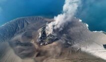 Erupsi Menerus Usai 25 Jam, Gunung Anak Krakatau Tetap Level III